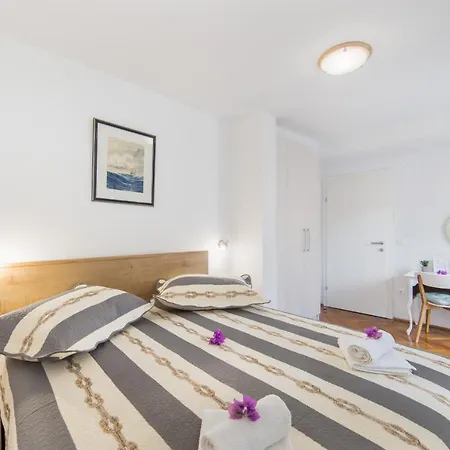 Apartment Mirna Center & Gradac (Split-Dalmatia)
