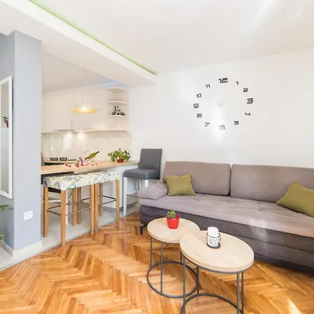 Mirna Center & Apartment