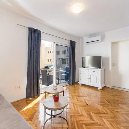 Mirna Center & Apartment
