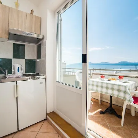 Mirna Center & Apartment