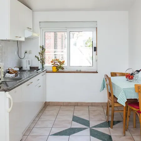 Mirna Center & Apartment