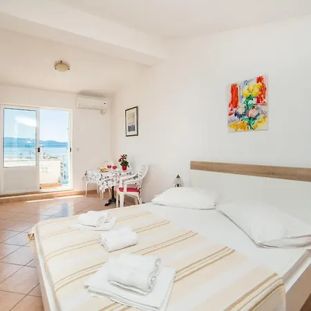 Apartment Mirna Center &