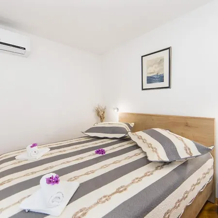 Mirna Center & Apartment *