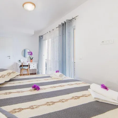 Mirna Center & Apartment Gradac (Split-Dalmatia)